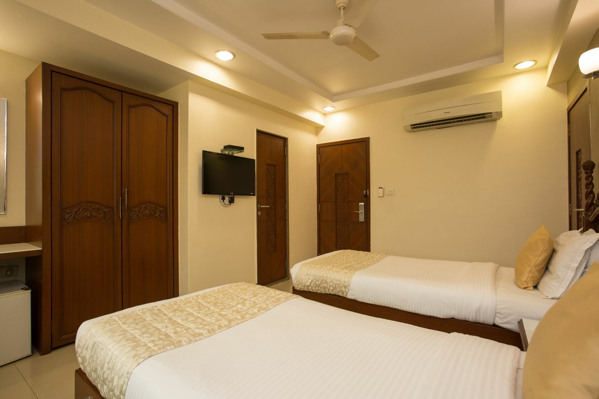 Oyo 10007 Hotel Grace Residency Bombay Esterno foto